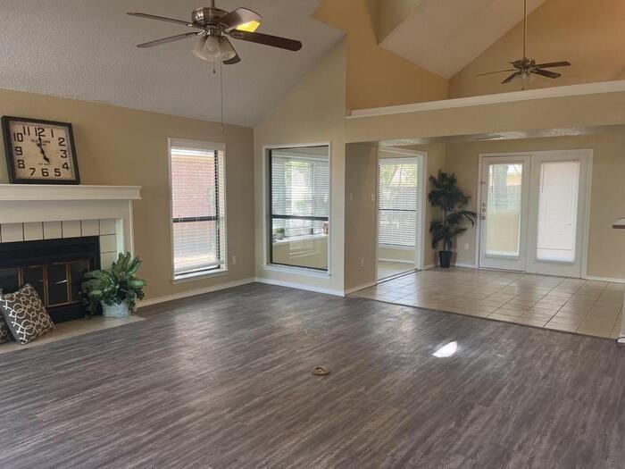 6302 Meadowmere Ln - Photo 4 of 20