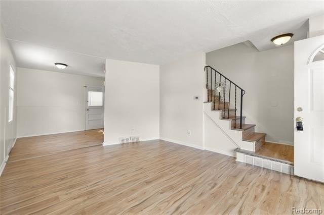 25161 Coolidge Hwy - Photo 4 of 12