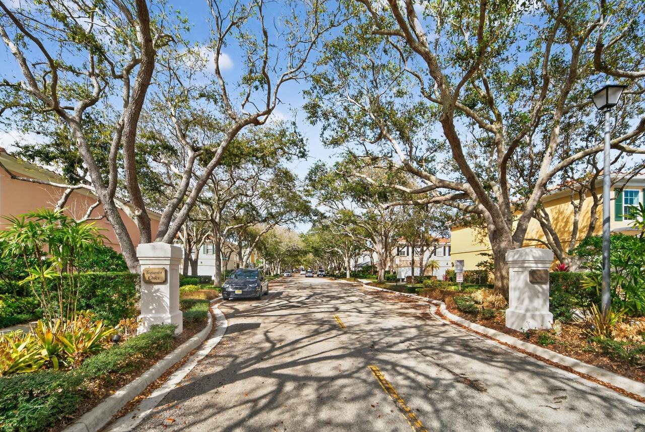 3 Oakland Ct - Photo 3 of 48