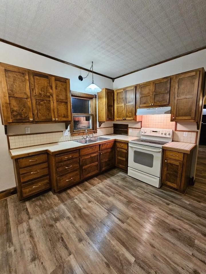 316 E Walnut St - Photo 2 of 9