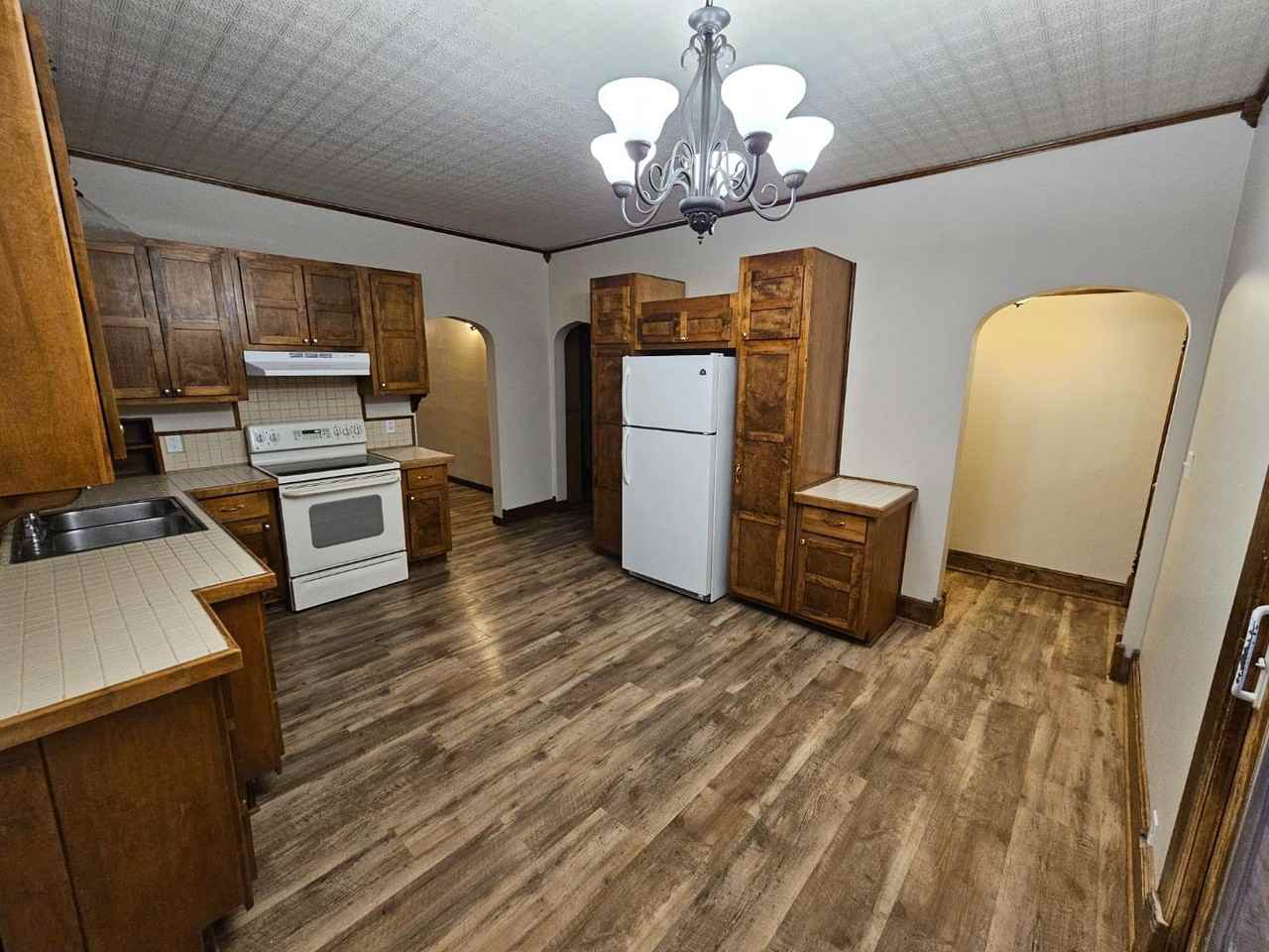 316 E Walnut St - Photo 3 of 9