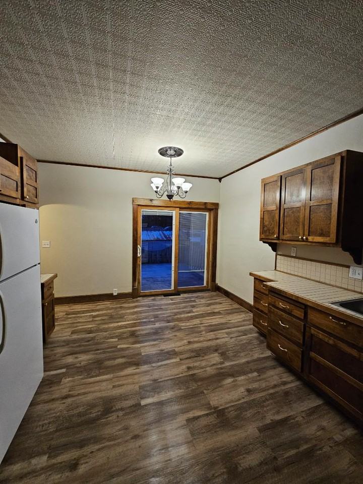 316 E Walnut St - Photo 4 of 9