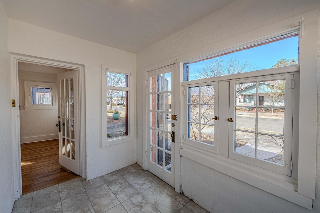 720 Marquette Ave Nw - Photo 3 of 11