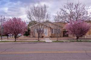 featured image of 902 Marquette Ave Nw