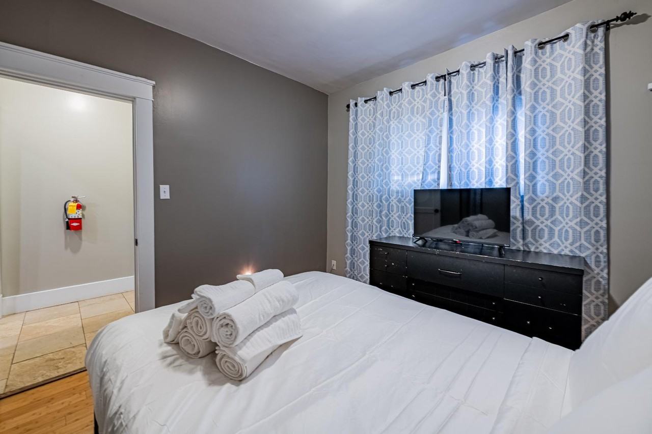 902 Marquette Ave Nw - Photo 6 of 11