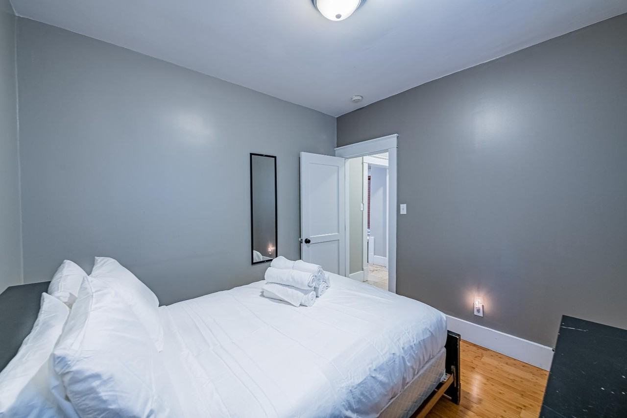 902 Marquette Ave Nw - Photo 7 of 11