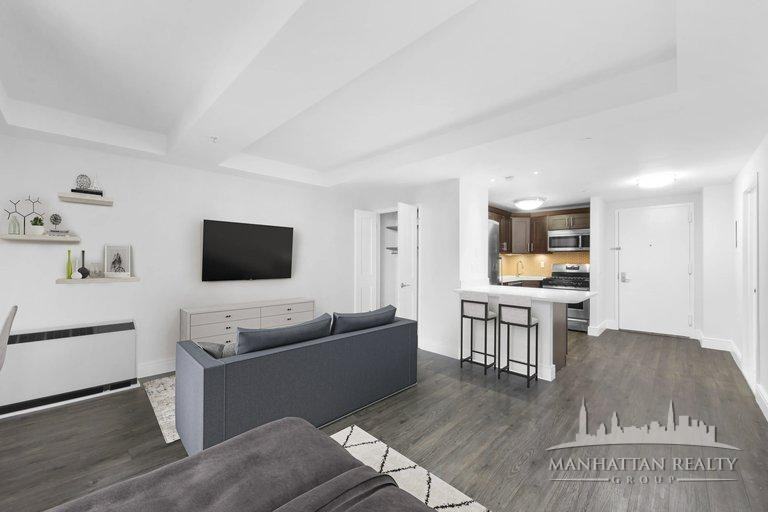 E 91st St #1005 - Photo 2 of 5