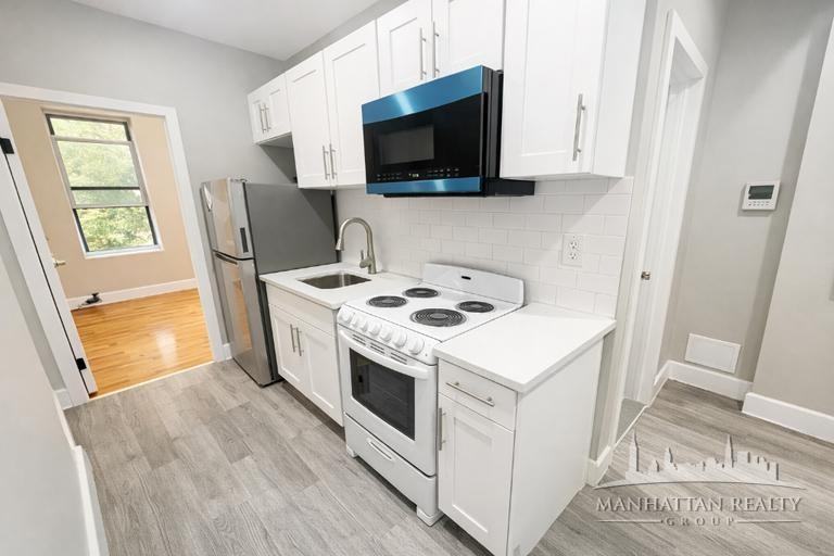 E 11th St #16 - Photo 3 of 4
