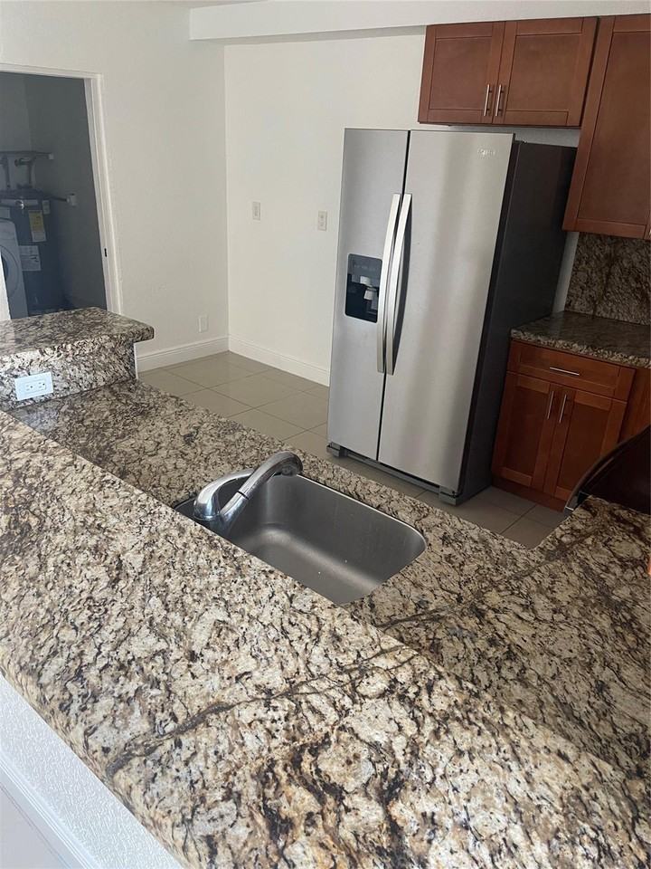 3611 Northeast 15th Avenue - Photo 4 of 7