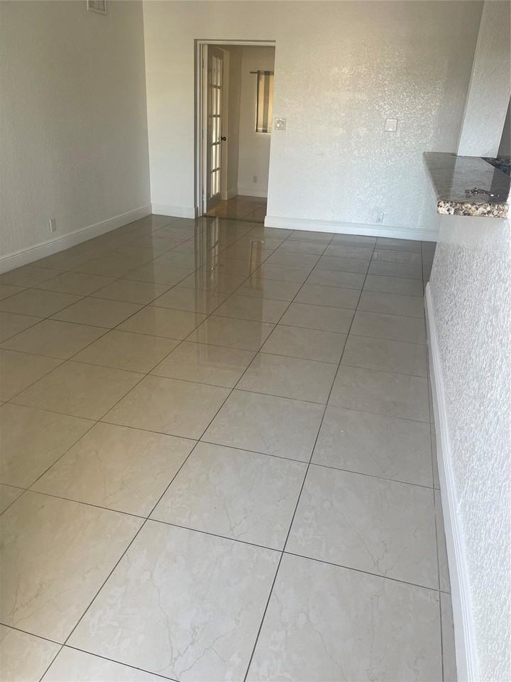 3611 Northeast 15th Avenue - Photo 6 of 7