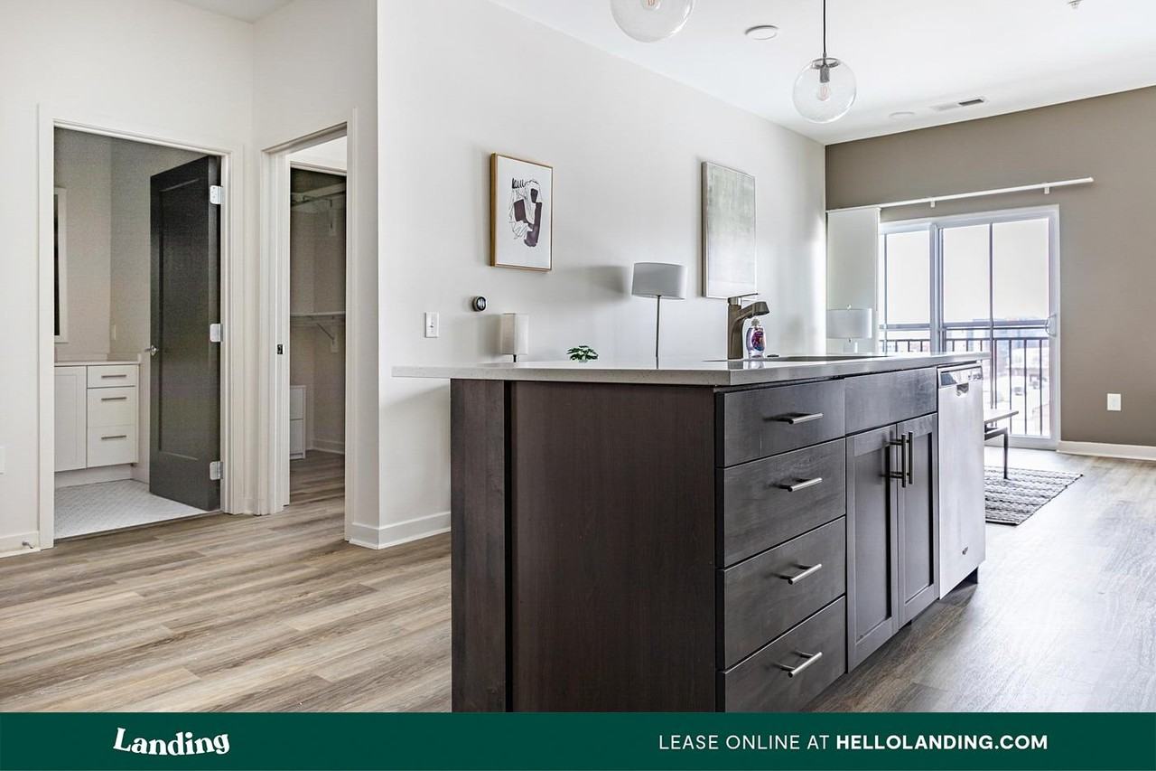 409 Oak St - Photo 4 of 50