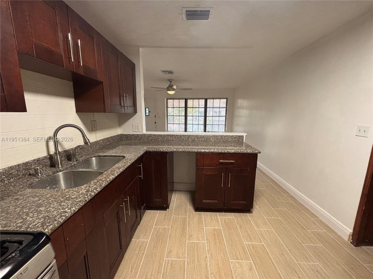 2510 Northeast 9th Terrace - Photo 5 of 9