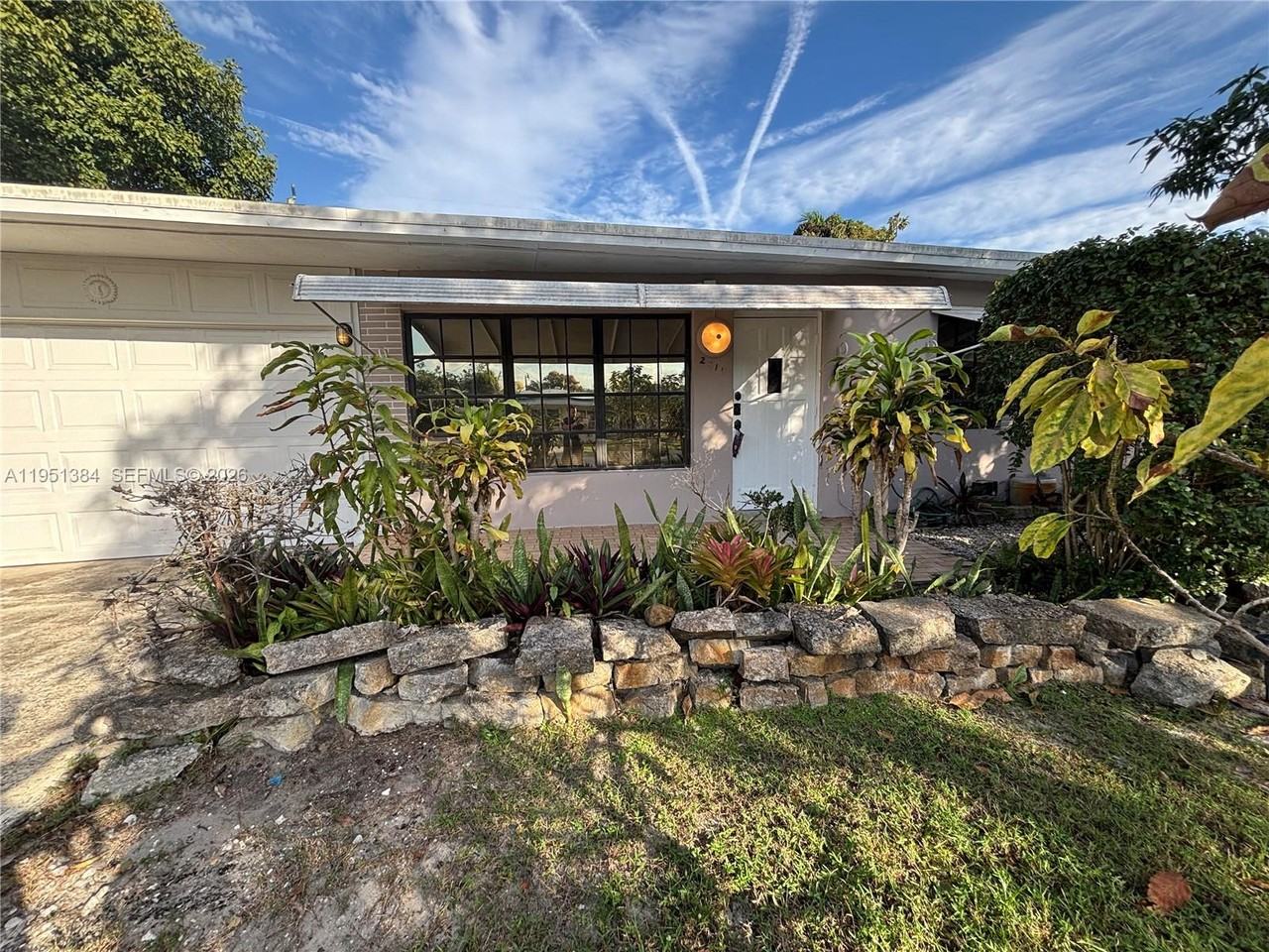 2510 Northeast 9th Terrace - Photo 2 of 9