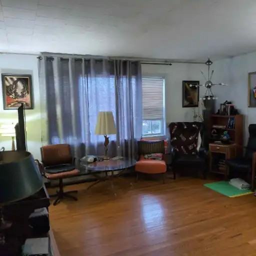 36 Thom St #6 - Photo 3 of 5