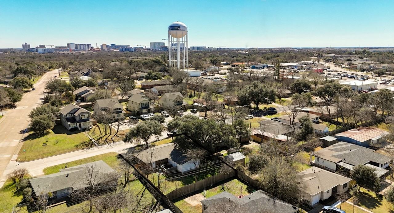 214 Helena St #1071607P - Photo 3 of 42