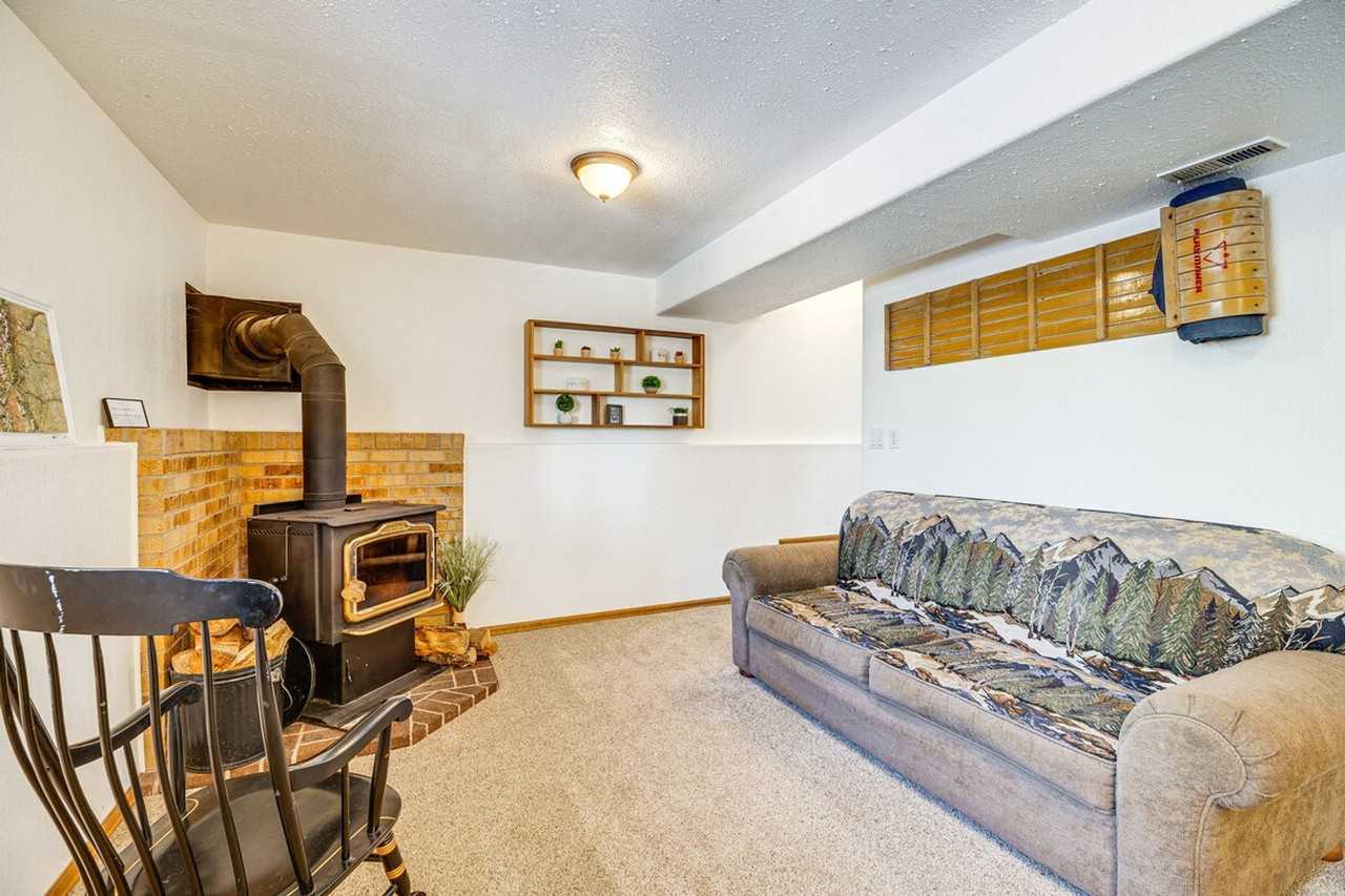 320 E Gunnison Ave #1385814P - Photo 2 of 32