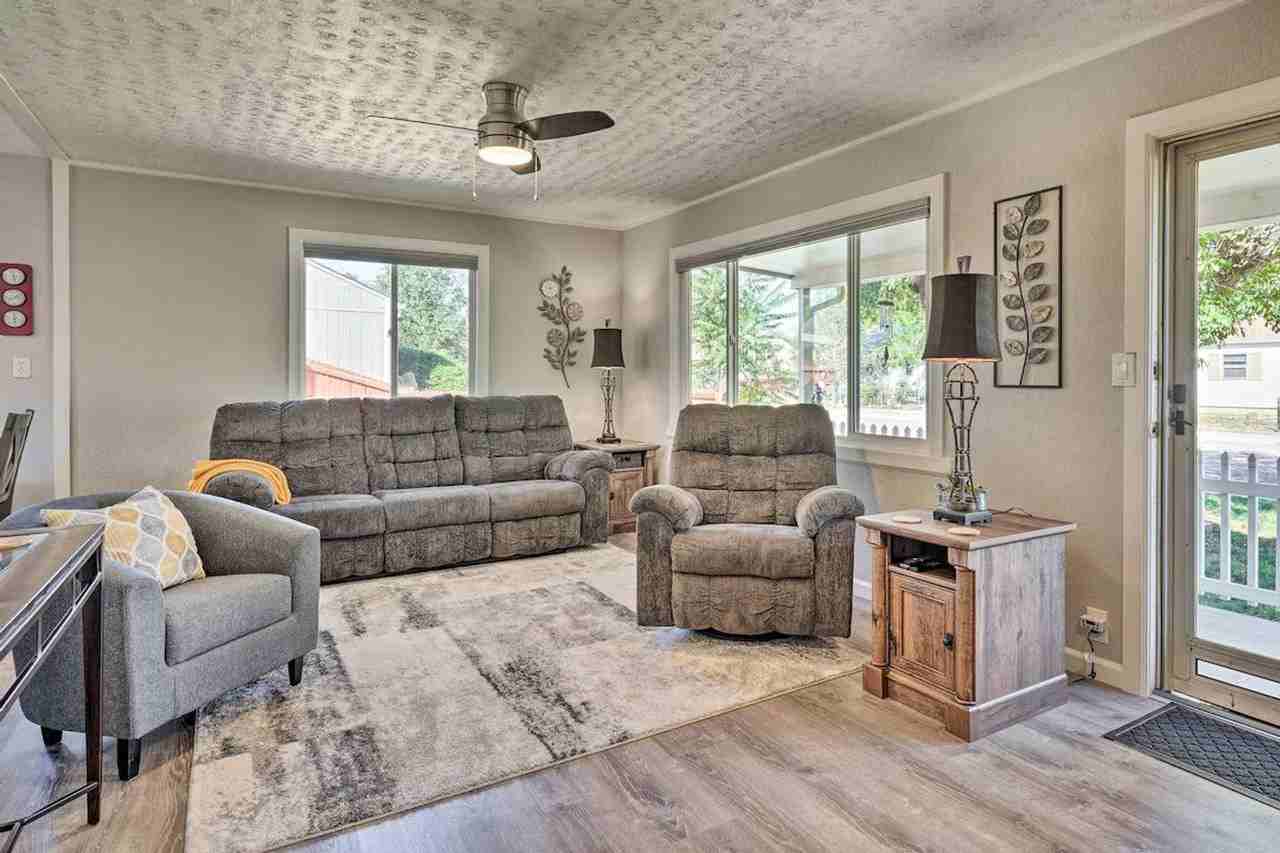 1217 Falcon Ave #1385894P - Photo 3 of 35