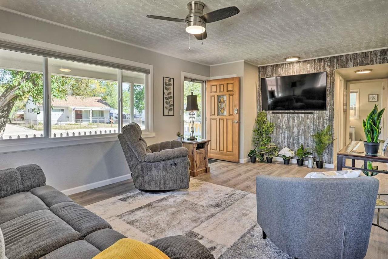 1217 Falcon Ave #1385894P - Photo 4 of 35