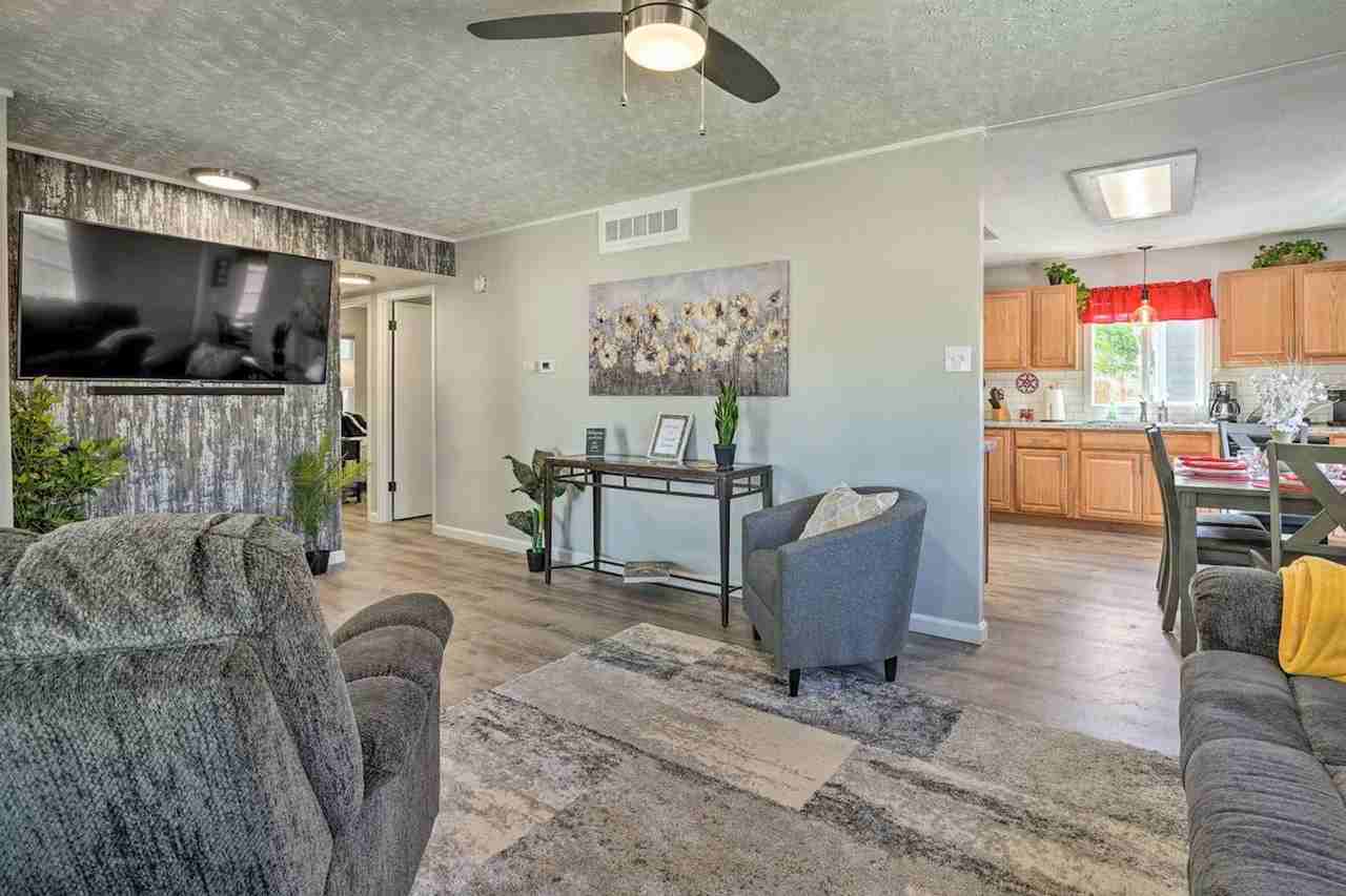 1217 Falcon Ave #1385894P - Photo 5 of 35
