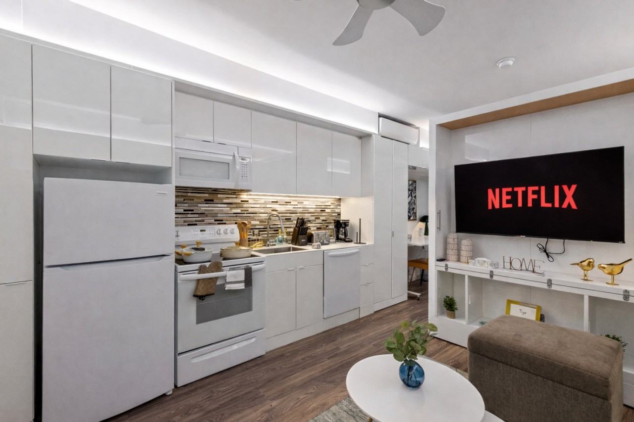 12607 Larchmere Blvd #1466500P - Photo 2 of 46