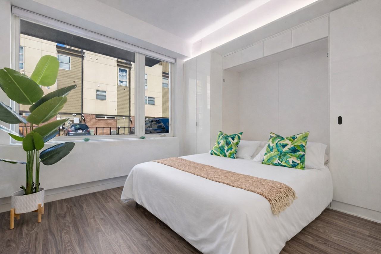 12607 Larchmere Blvd #1466500P - Photo 3 of 46