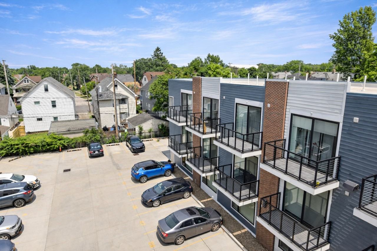 12607 Larchmere Blvd #1466500P - Photo 4 of 46