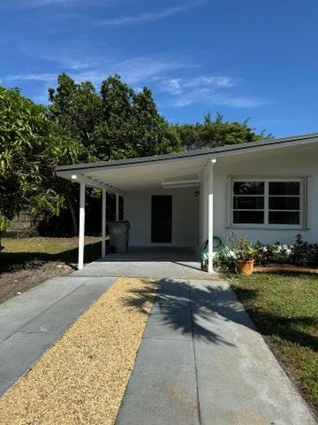 1611 Northeast 46th Street - Photo 3 of 9