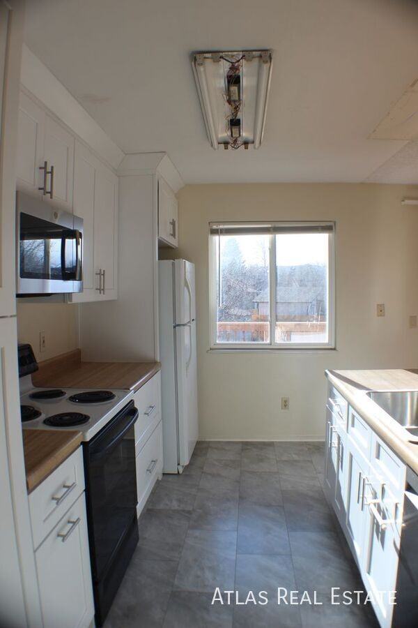 9415 Brentwood St - Photo 5 of 36