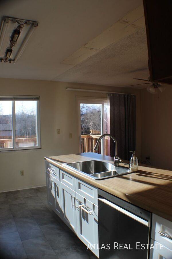 9415 Brentwood St - Photo 6 of 36