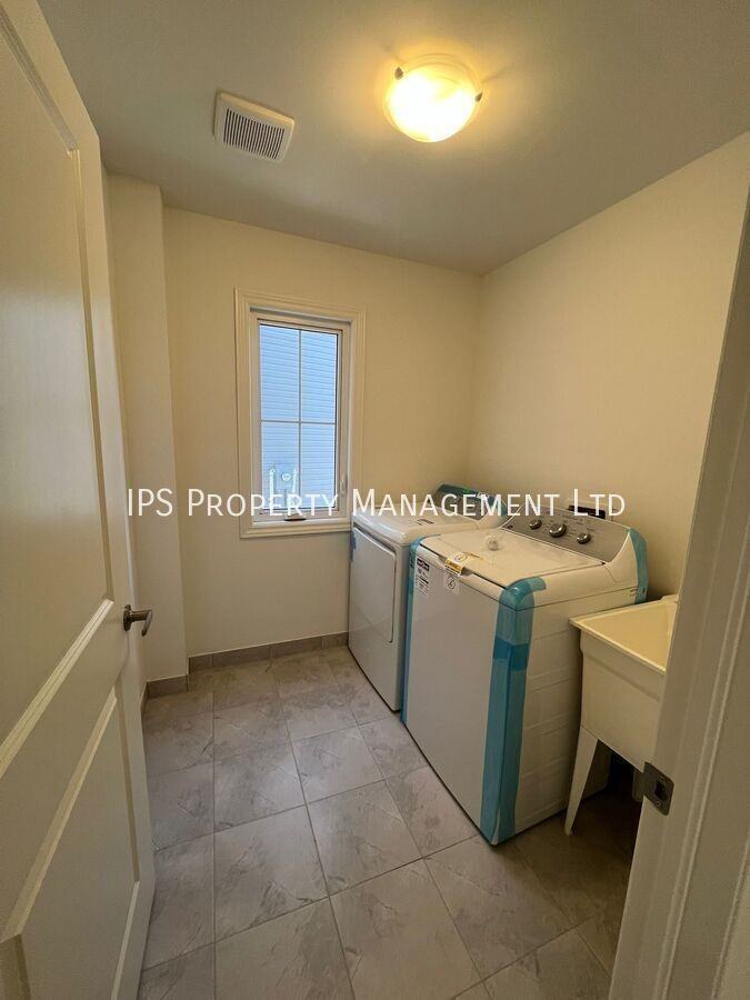 49 Bradden Cres - Photo 4 of 14