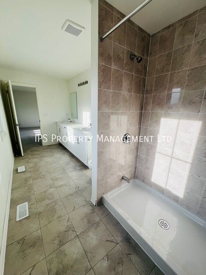 49 Bradden Cres - Photo 5 of 14