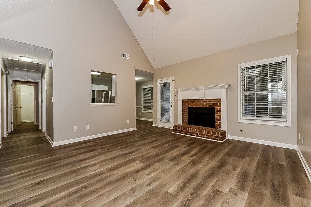 915 Castlerock Way - Photo 4 of 17