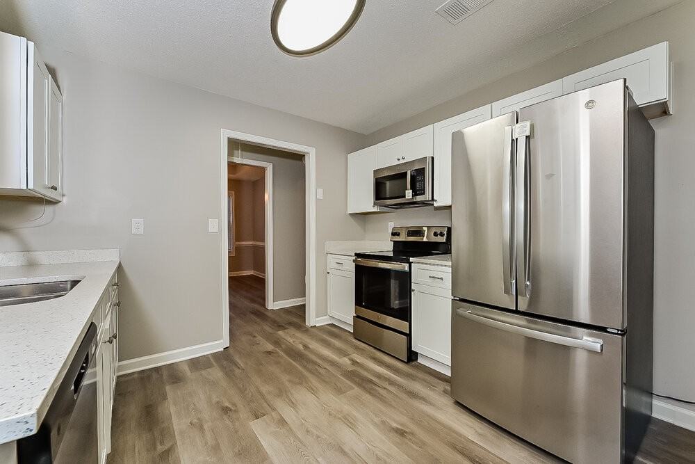 915 Castlerock Way - Photo 7 of 17