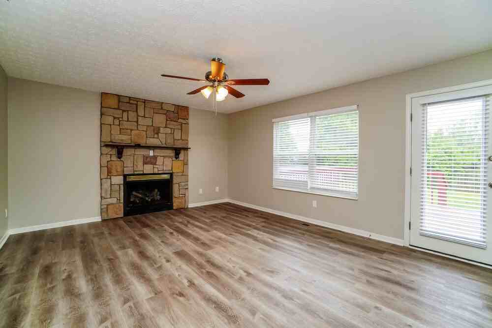 3530 Cove Lake Ln - Photo 5 of 18