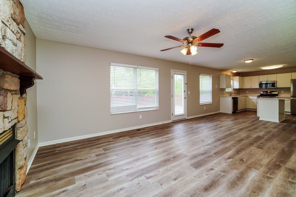 3530 Cove Lake Ln - Photo 6 of 18