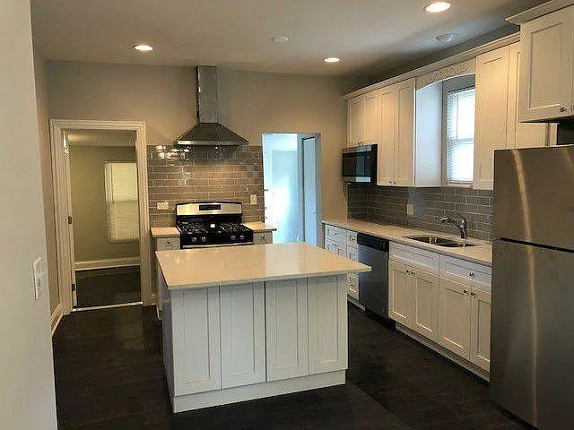 725 Warner Ave - Photo 4 of 12