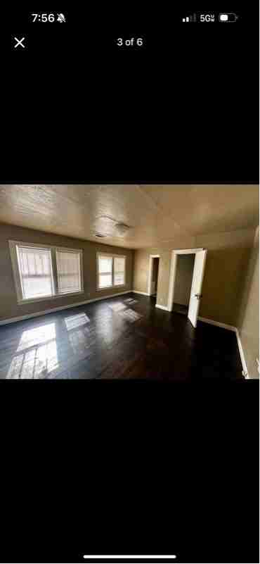 1007 N Broadway Ave - Photo 3 of 6