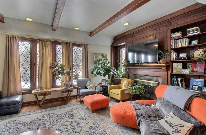 3665 Glencairn Rd #2 - Photo 3 of 20