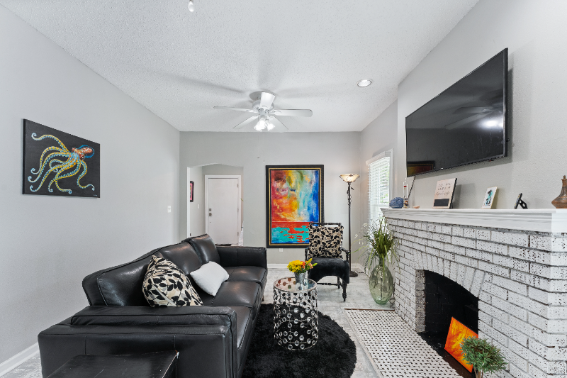 914 8th St N - Photo 2 of 12