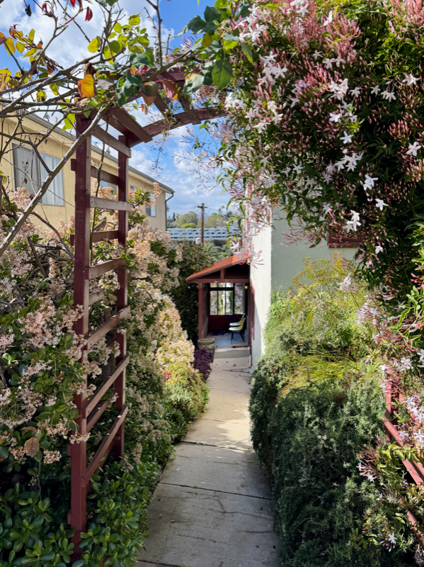 1086 W Kensington Rd #1086 - Photo 2 of 21