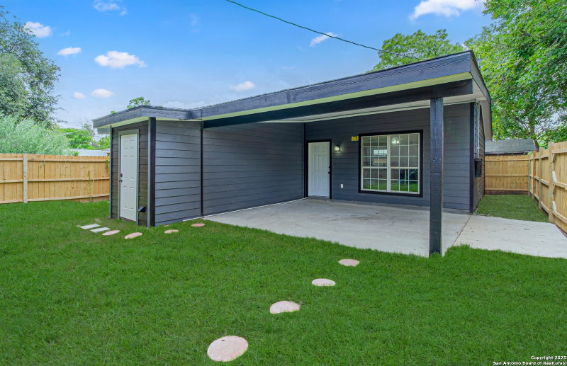 210 N San Jacinto St #2