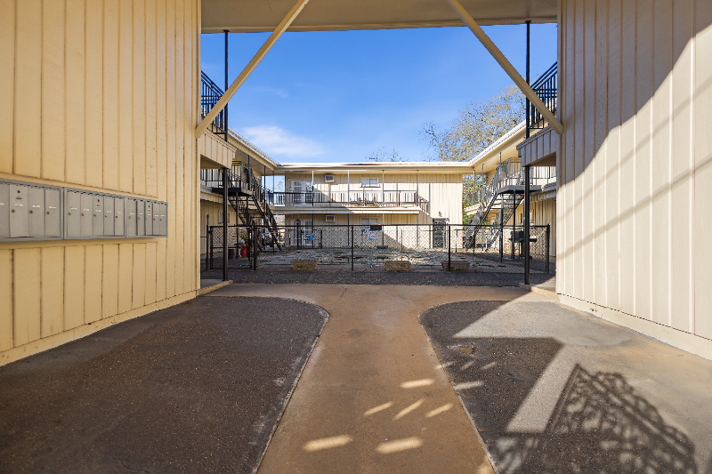 901 Raguet St #1 - Photo 3 of 18