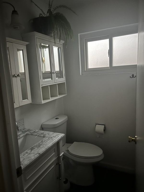 1062 Marina Dr - Photo 4 of 8