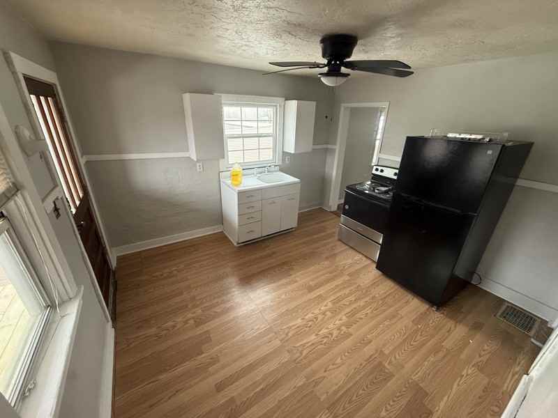 127 May St #B - Photo 3 of 9