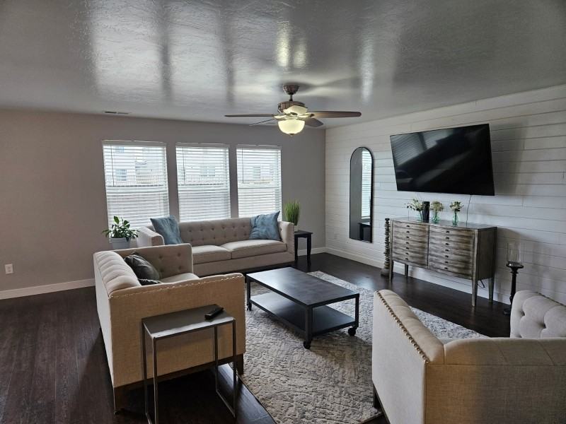 714 N Ash Pine Way - Photo 3 of 5