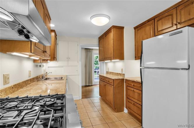 280 Getzville Rd - Photo 3 of 18