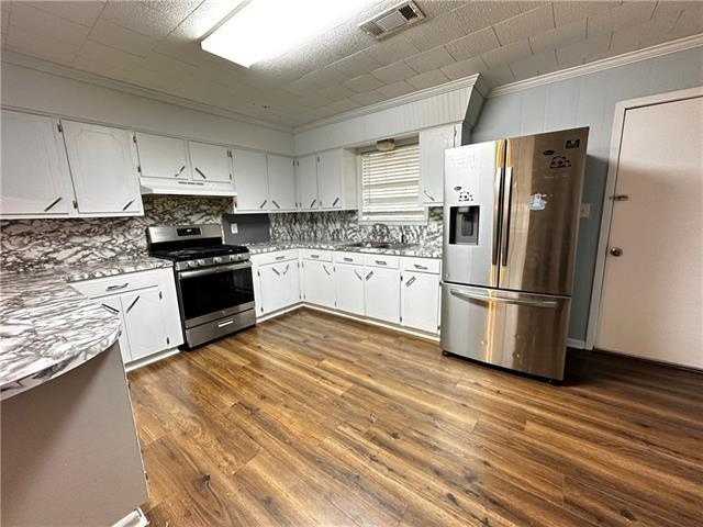 307 Martin Luther King Dr - Photo 3 of 8