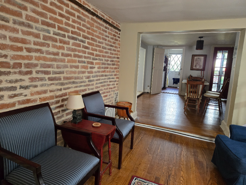 906 Tyson St - Photo 2 of 18