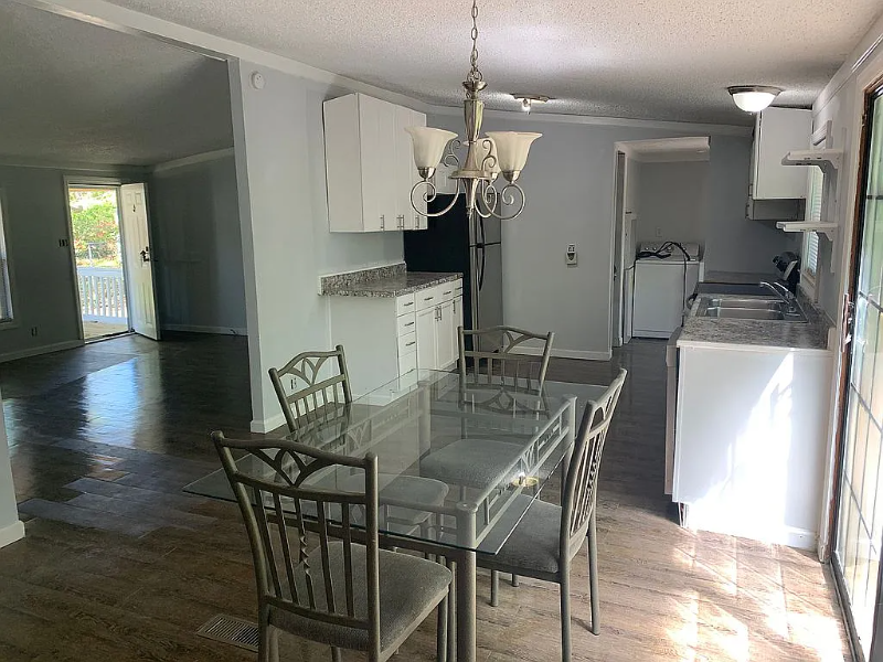 232 Suburban St Sw - Photo 6 of 17