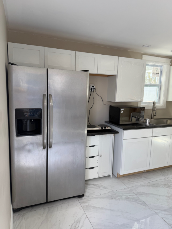 2425 Stuart St - Photo 2 of 10